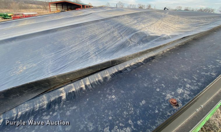 image for item DN8133 Parker 624  grain cart