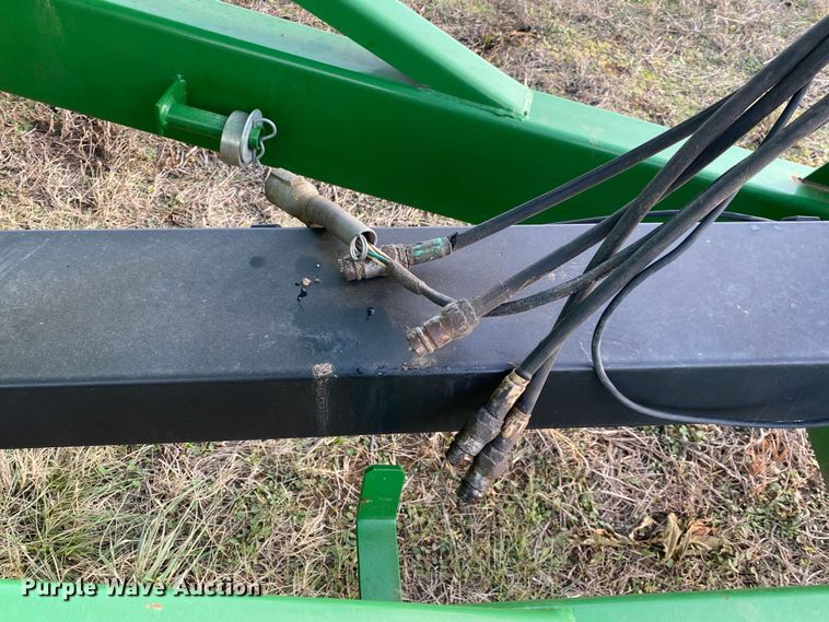 image for item DN8133 Parker 624  grain cart