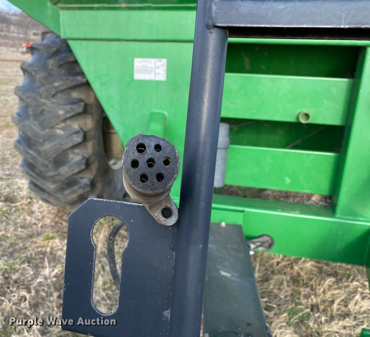 image for item DN8133 Parker 624  grain cart