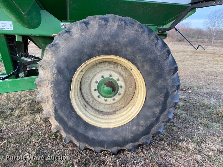 image for item DN8133 Parker 624  grain cart