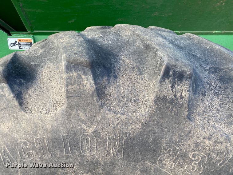 image for item DN8133 Parker 624  grain cart