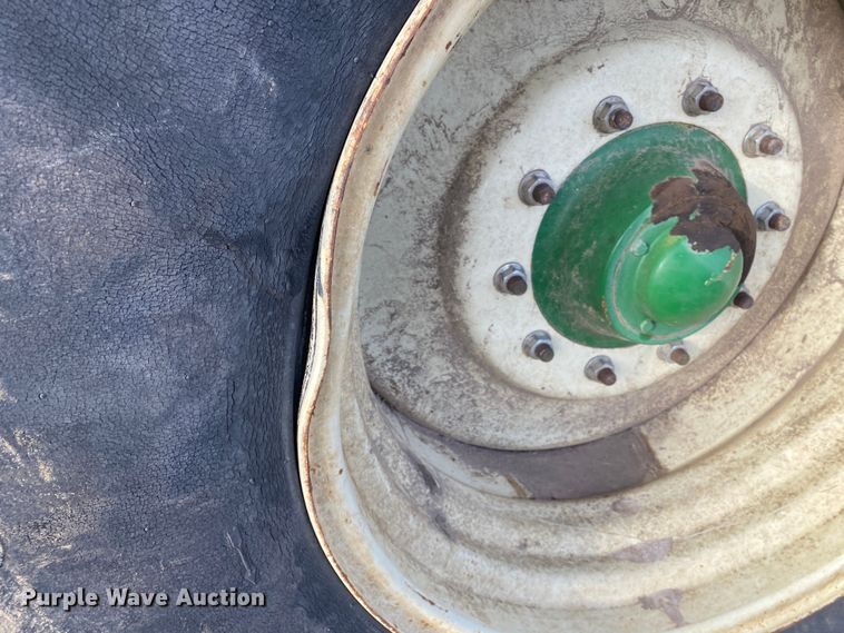 image for item DN8133 Parker 624  grain cart