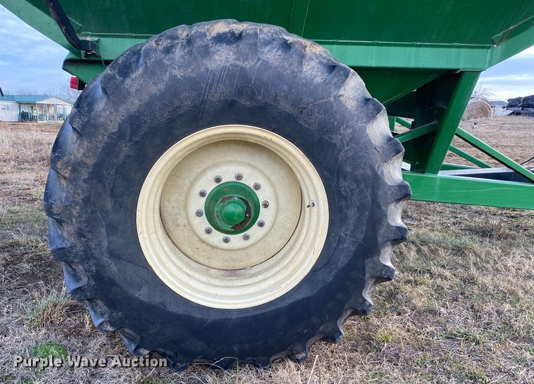 image for item DN8133 Parker 624  grain cart