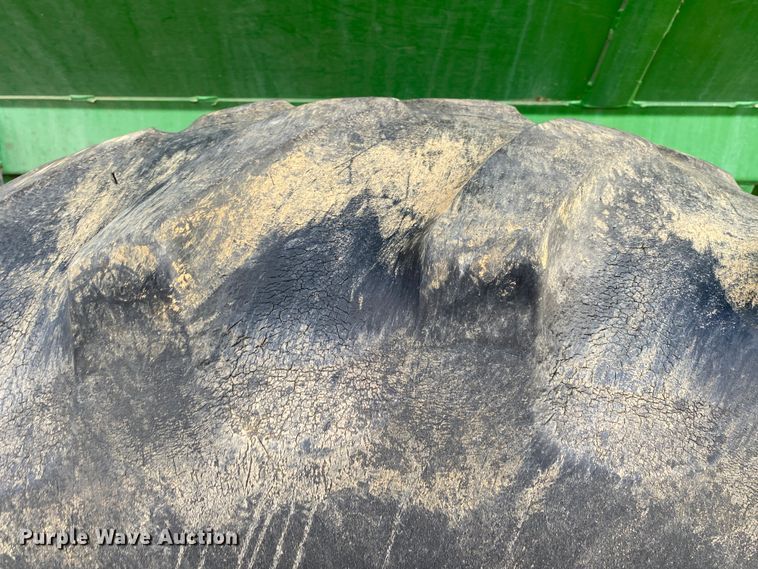 image for item DN8133 Parker 624  grain cart