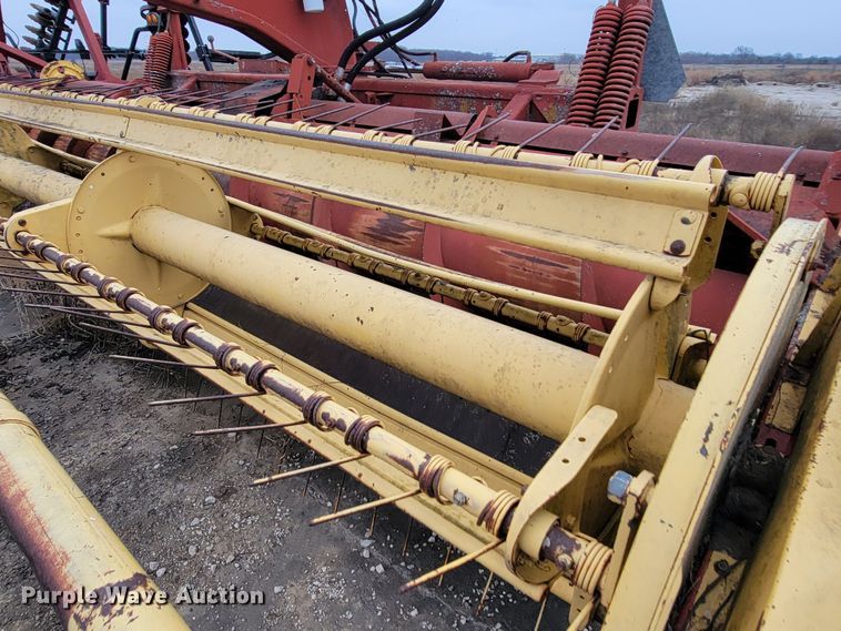 image for item HG9373 1991 New Holland 116  windrower