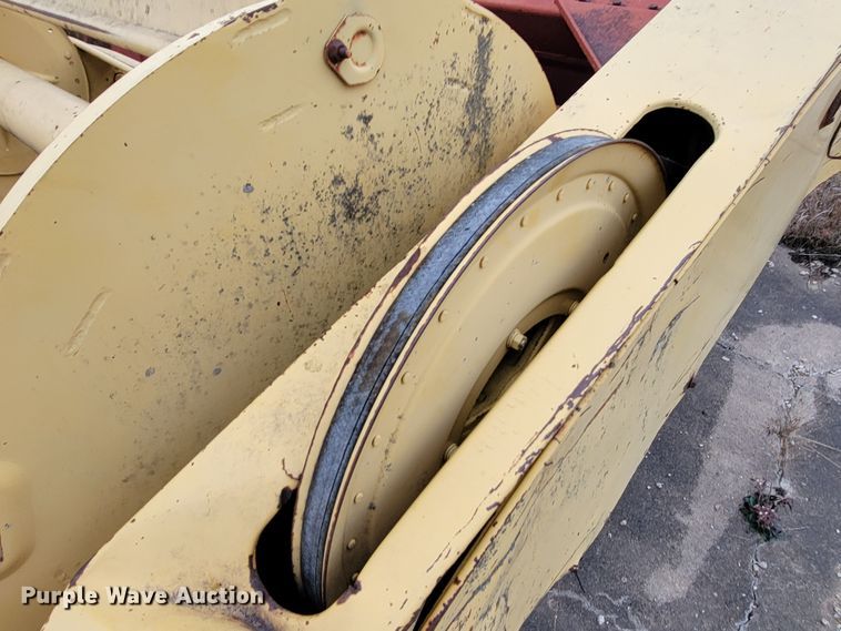 image for item HG9373 1991 New Holland 116  windrower