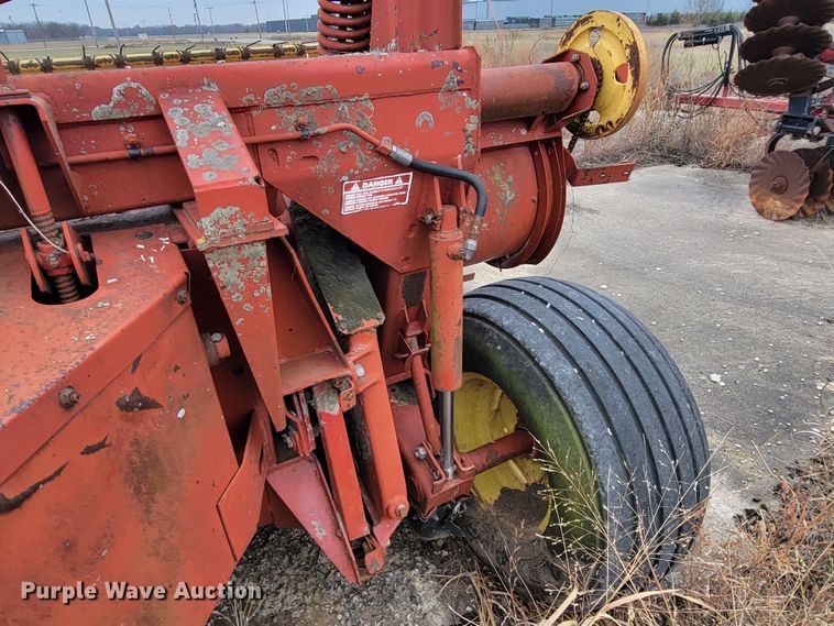image for item HG9373 1991 New Holland 116  windrower