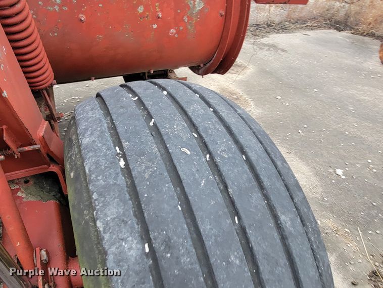 image for item HG9373 1991 New Holland 116  windrower