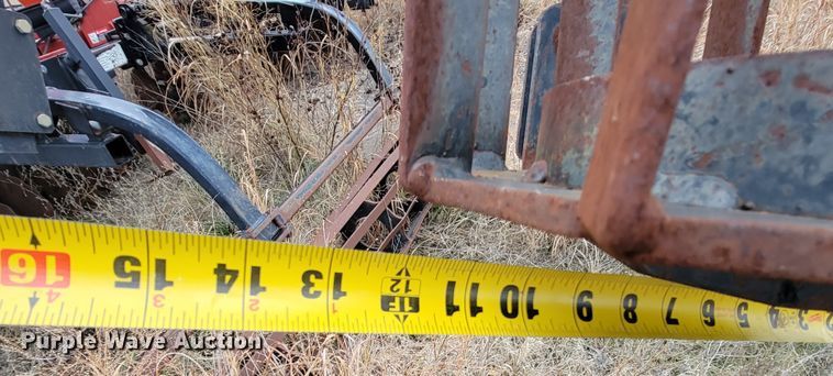 image for item HG9374 Case IH 330 Turbo  vertical tillage