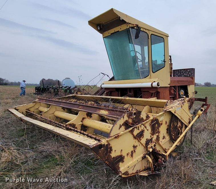 image for item HG9377 New Holland 1112  windrower