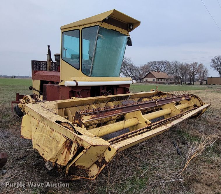 image for item HG9377 New Holland 1112  windrower