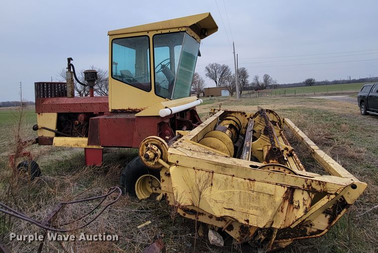 image for item HG9377 New Holland 1112  windrower