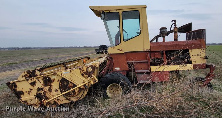 image for item HG9377 New Holland 1112  windrower