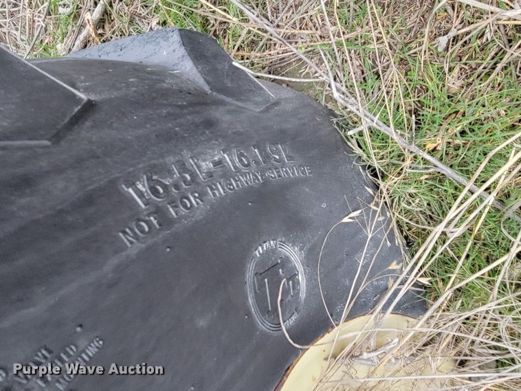 image for item HG9377 New Holland 1112  windrower