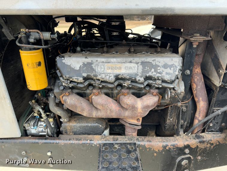 image for item JD9626 1976 White 4-150 Field Boss  4WD tractor