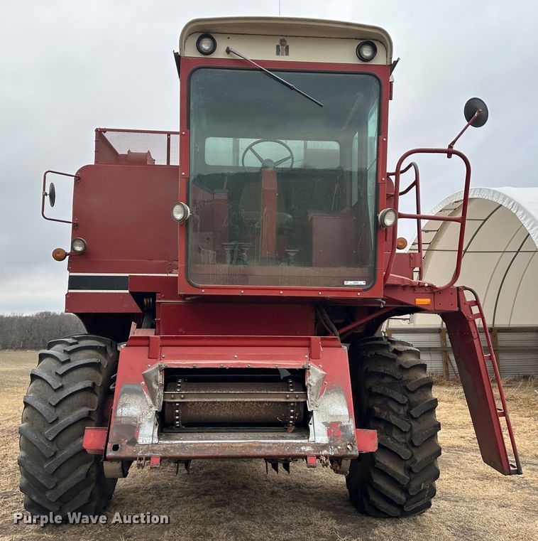 image for item JD9629 1980 International 1460  combine