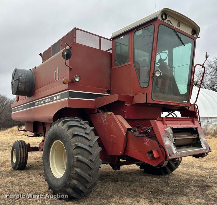 image for item JD9629 1980 International 1460  combine
