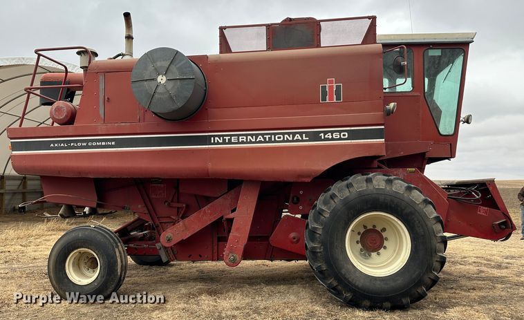 image for item JD9629 1980 International 1460  combine