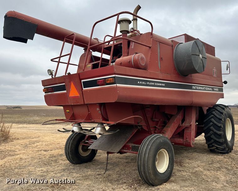 image for item JD9629 1980 International 1460  combine