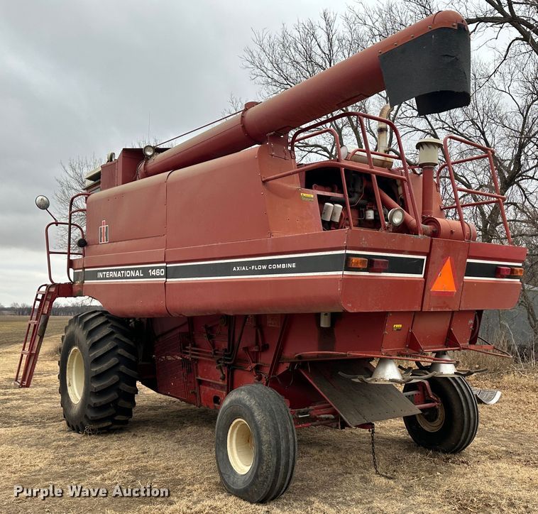 image for item JD9629 1980 International 1460  combine
