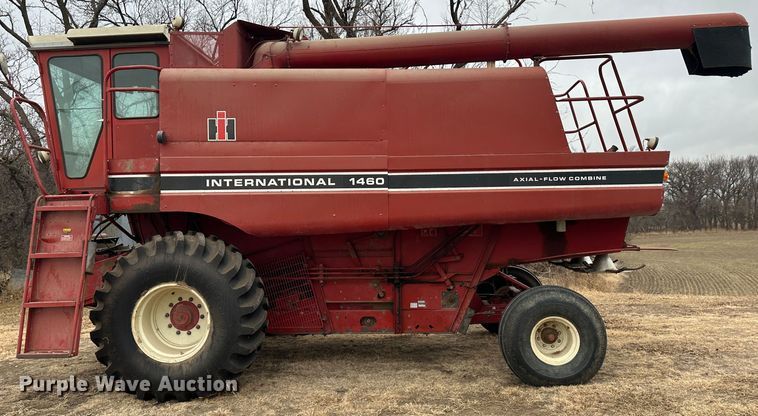 image for item JD9629 1980 International 1460  combine