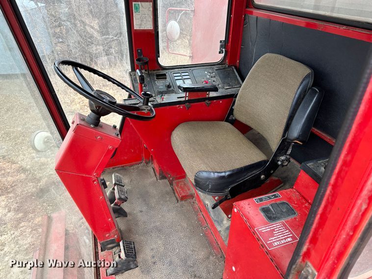 image for item JD9629 1980 International 1460  combine