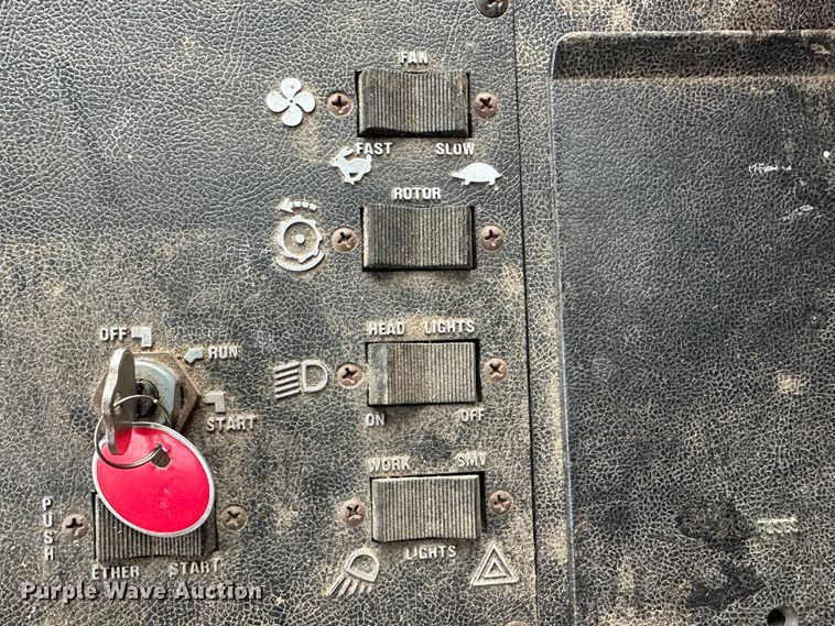 image for item JD9629 1980 International 1460  combine