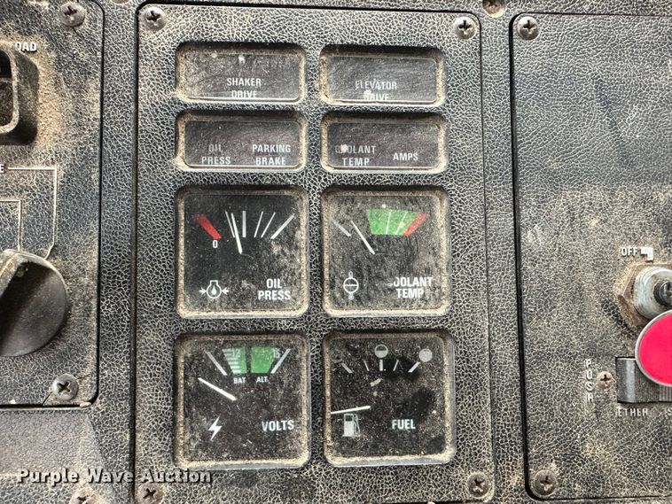 image for item JD9629 1980 International 1460  combine