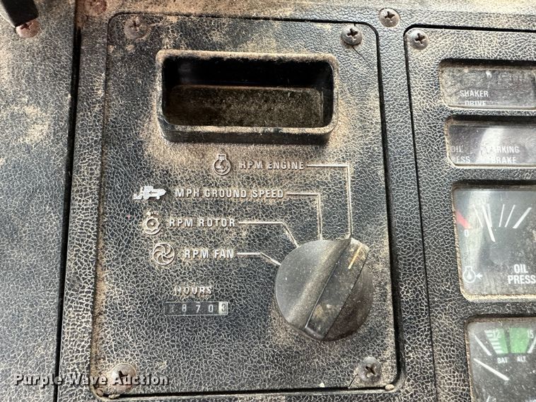 image for item JD9629 1980 International 1460  combine