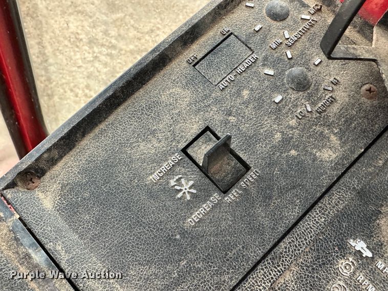 image for item JD9629 1980 International 1460  combine