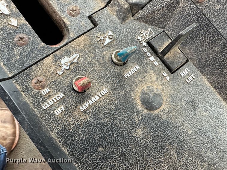 image for item JD9629 1980 International 1460  combine