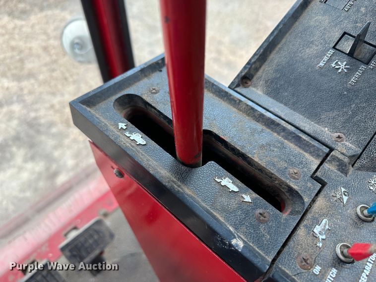 image for item JD9629 1980 International 1460  combine