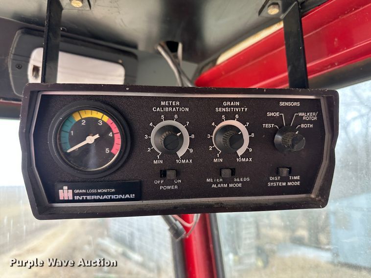 image for item JD9629 1980 International 1460  combine