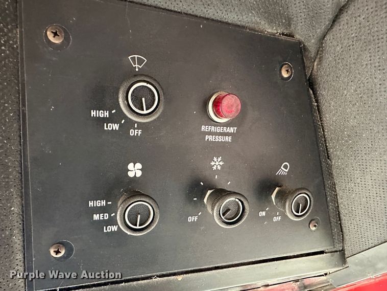 image for item JD9629 1980 International 1460  combine