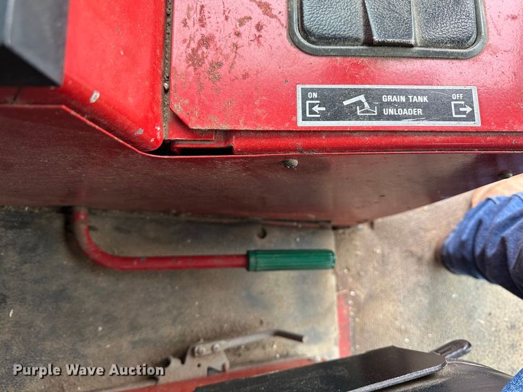 image for item JD9629 1980 International 1460  combine