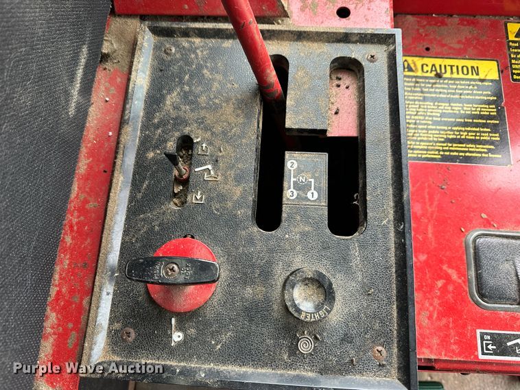 image for item JD9629 1980 International 1460  combine