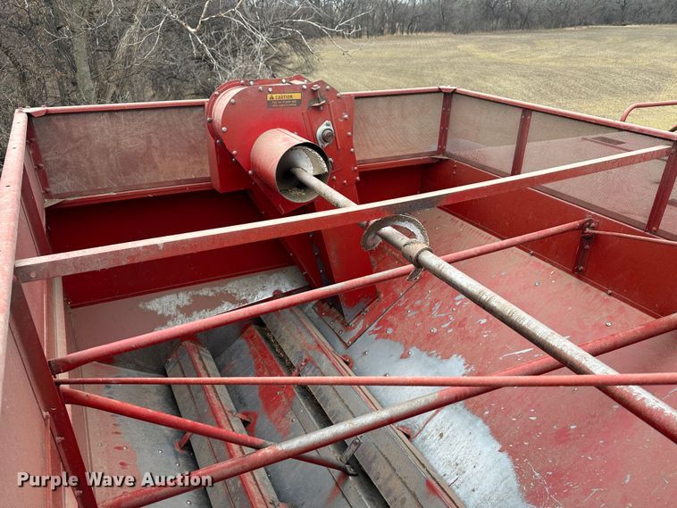 image for item JD9629 1980 International 1460  combine