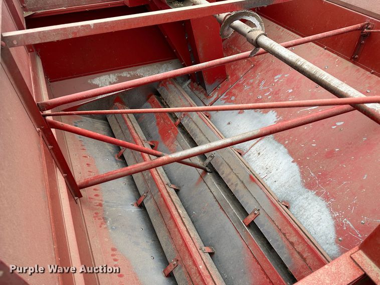 image for item JD9629 1980 International 1460  combine