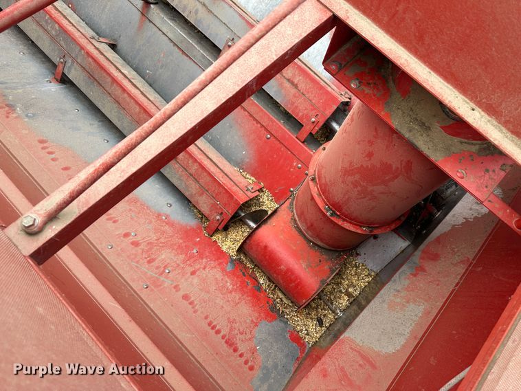 image for item JD9629 1980 International 1460  combine