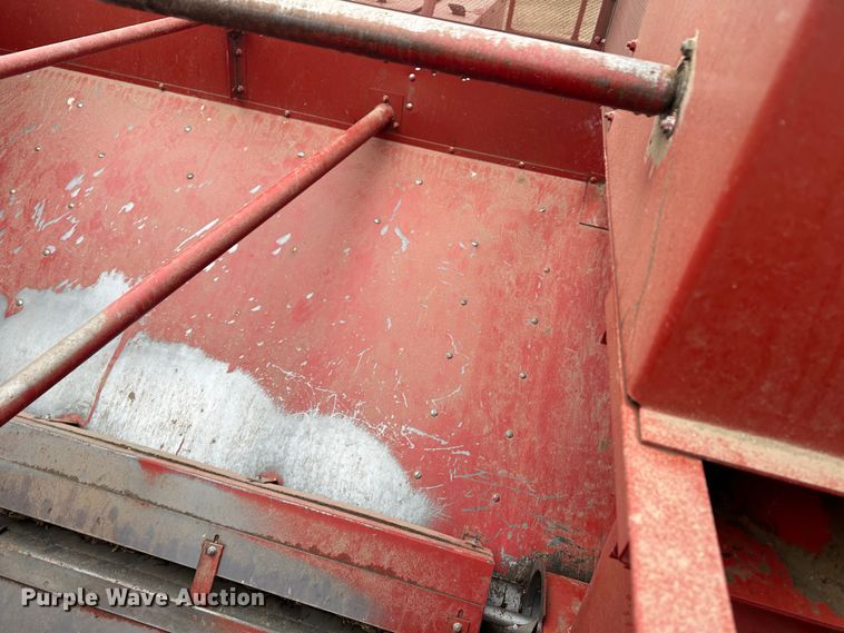 image for item JD9629 1980 International 1460  combine