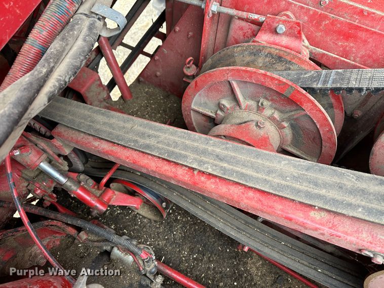 image for item JD9629 1980 International 1460  combine