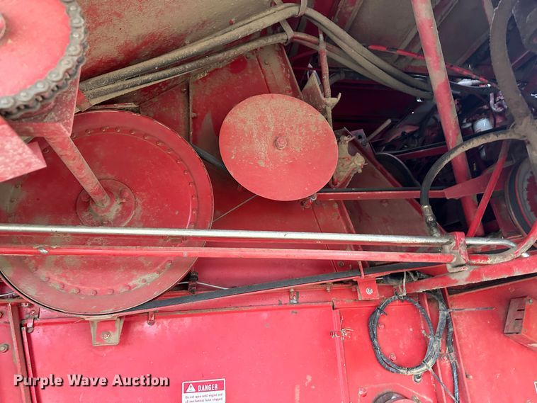 image for item JD9629 1980 International 1460  combine