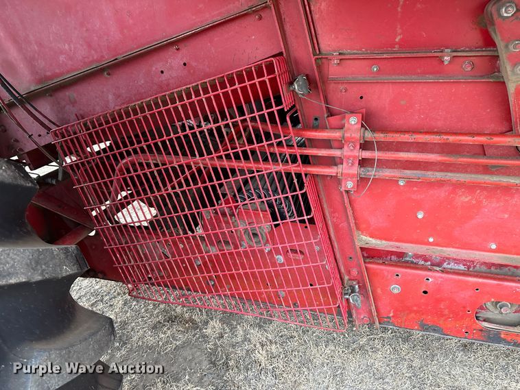 image for item JD9629 1980 International 1460  combine