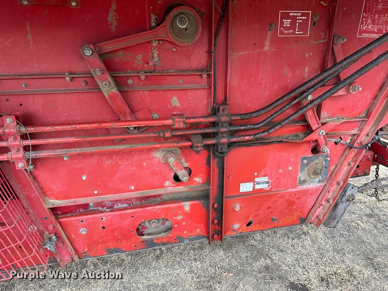 image for item JD9629 1980 International 1460  combine