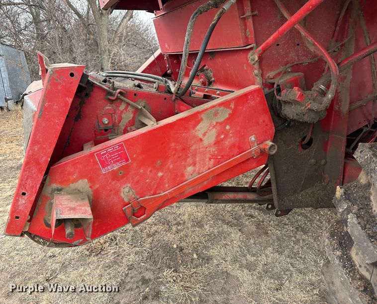 image for item JD9629 1980 International 1460  combine