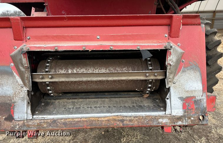 image for item JD9629 1980 International 1460  combine