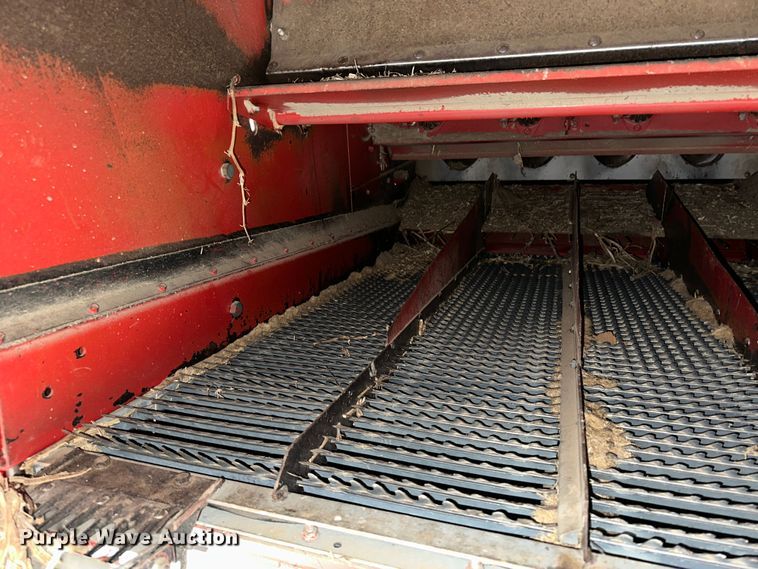 image for item JD9629 1980 International 1460  combine