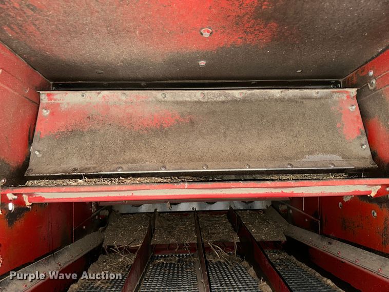 image for item JD9629 1980 International 1460  combine