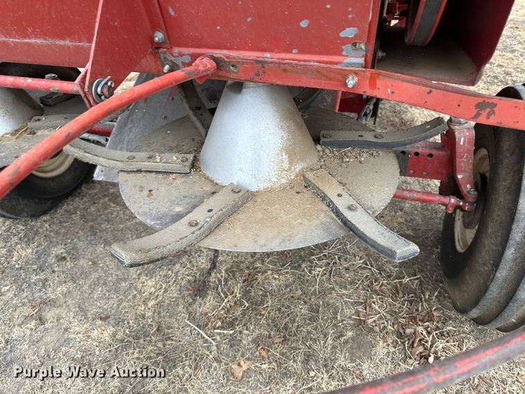 image for item JD9629 1980 International 1460  combine