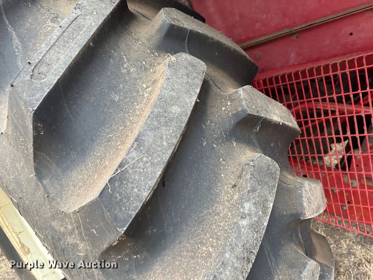 image for item JD9629 1980 International 1460  combine